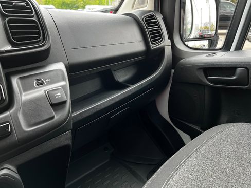 Used 2025 RAM ProMaster 2500 w/ Convenience Group FWD image 17