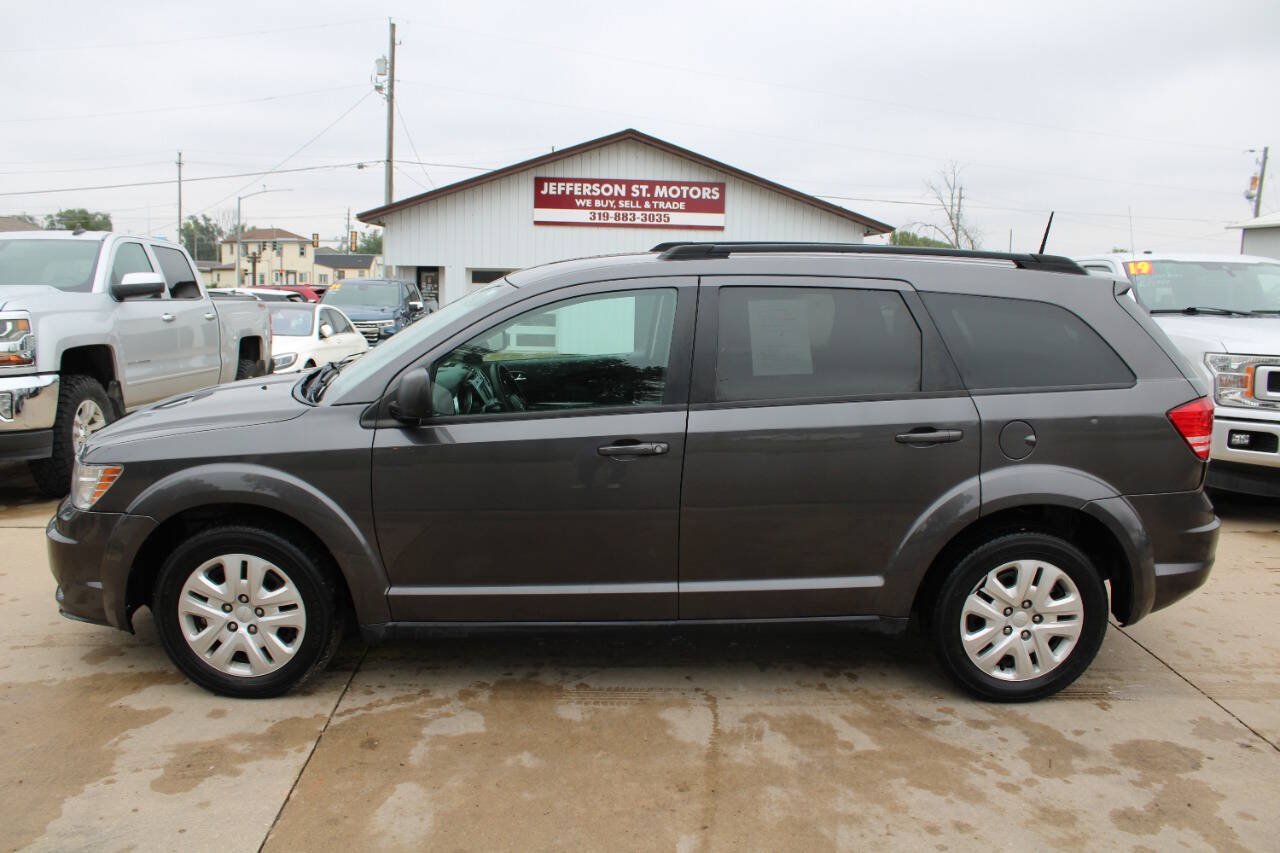 Used 2019 Dodge Journey SE FWD image 1