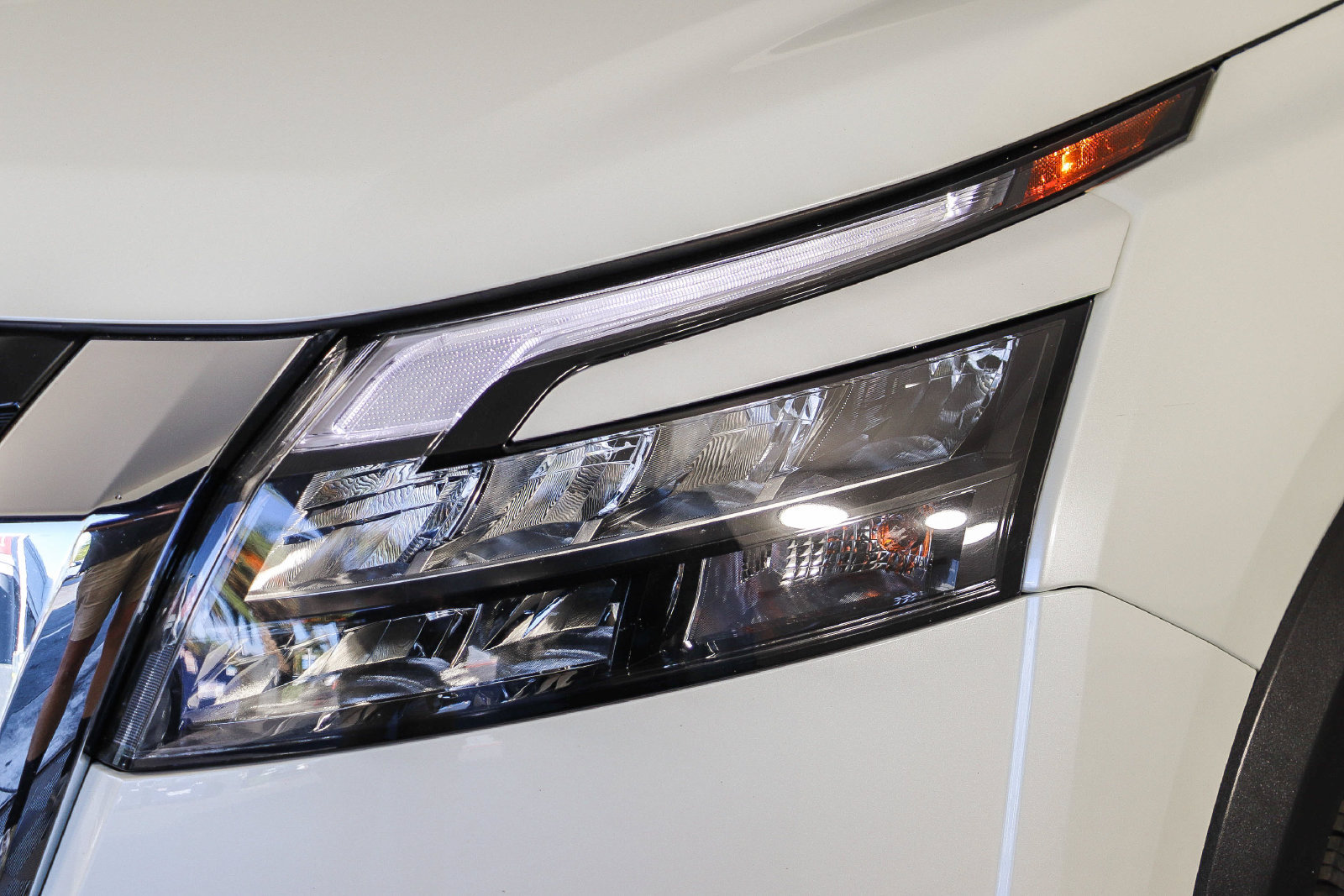 Used 2024 Nissan Pathfinder SV FWD image 4