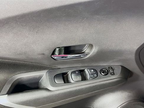 Used 2024 Nissan Kicks SV image 18