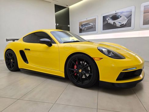 Used 2018 Porsche 718 Cayman GTS RWD image 2