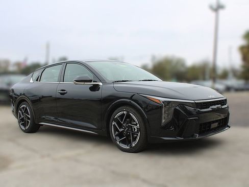 New 2025 Kia K4 GT-Line image 3