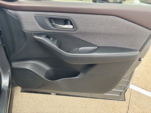 Used 2023 Nissan Rogue SV FWD image 13