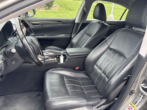 Used 2017 Lexus ES 300h w/ Luxury Package FWD image 51
