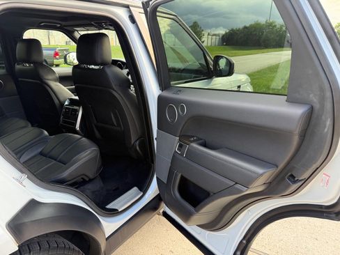 Used 2017 Land Rover Range Rover Sport HSE image 24