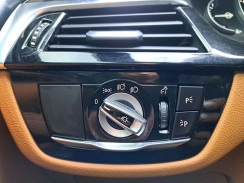 Used 2019 BMW 530e w/ Premium Package image 24