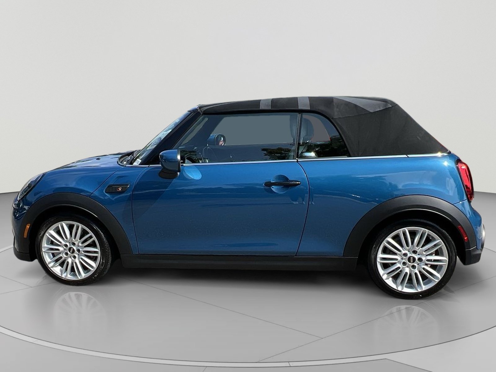 Used 2023 MINI Cooper S w/ Signature Upholstery Package FWD image 2