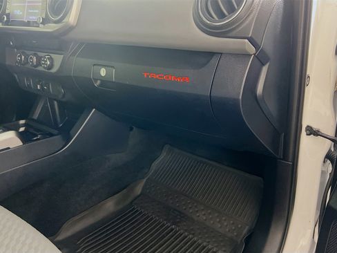 Used 2020 Toyota Tacoma SR5 RWD image 34