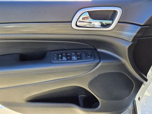 Used 2021 Jeep Grand Cherokee Laredo X image 17