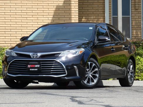 Used 2018 Toyota Avalon XLE image 17