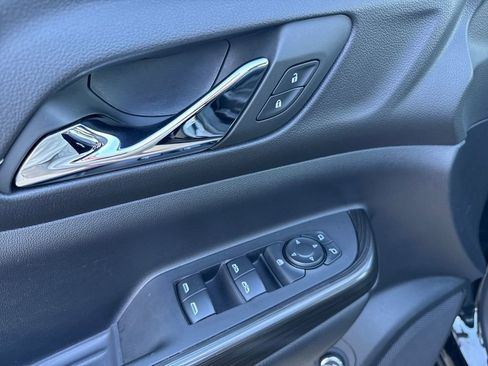 Certified 2023 GMC Acadia SLT image 17