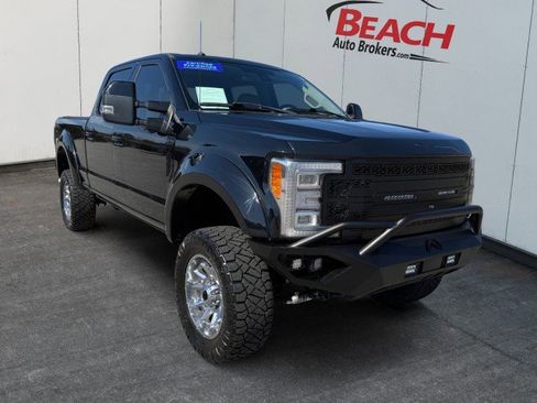 Used 2018 Ford F250 Lariat w/ Lariat Ultimate Package image 3