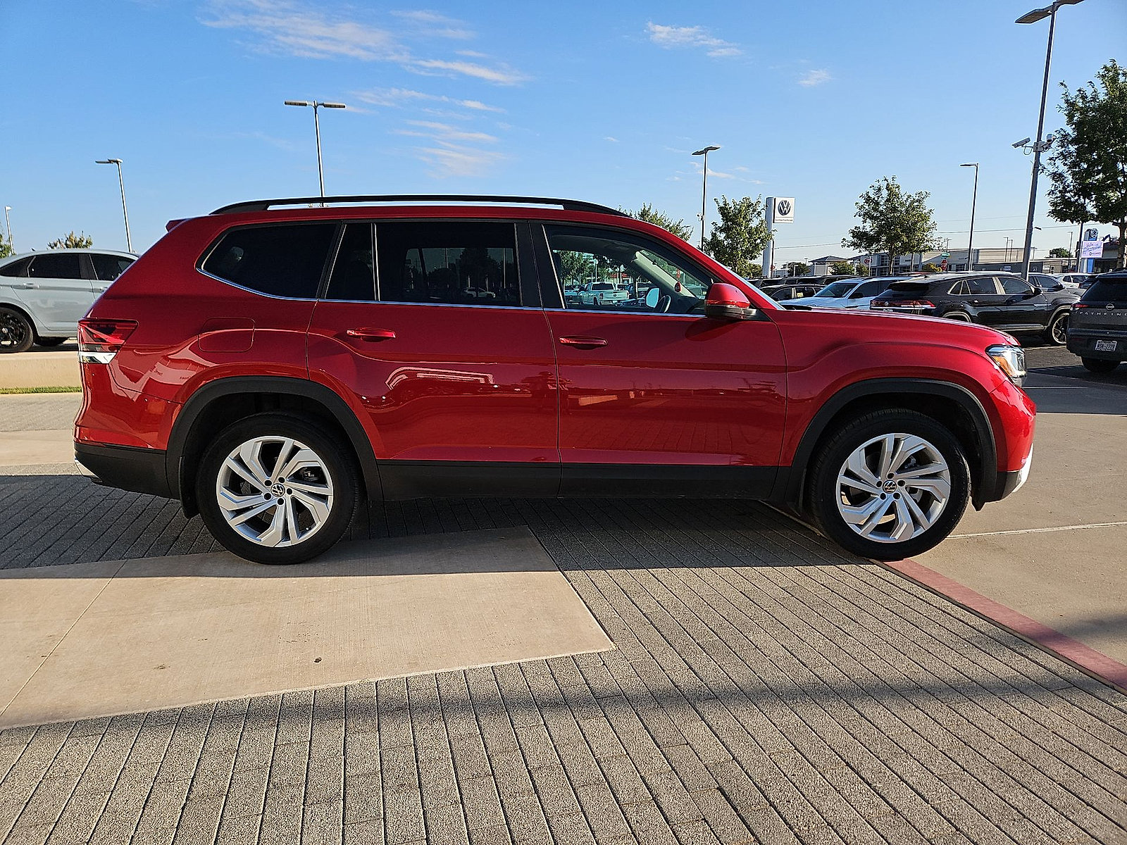 Certified 2023 Volkswagen Atlas SE w/ Panoramic Sunroof Package AWD/4WD image 9