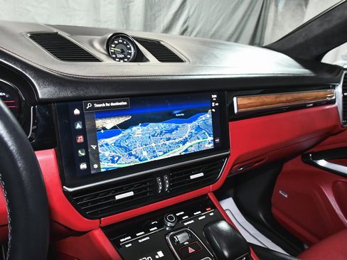 Used 2023 Porsche Cayenne Turbo S image 47