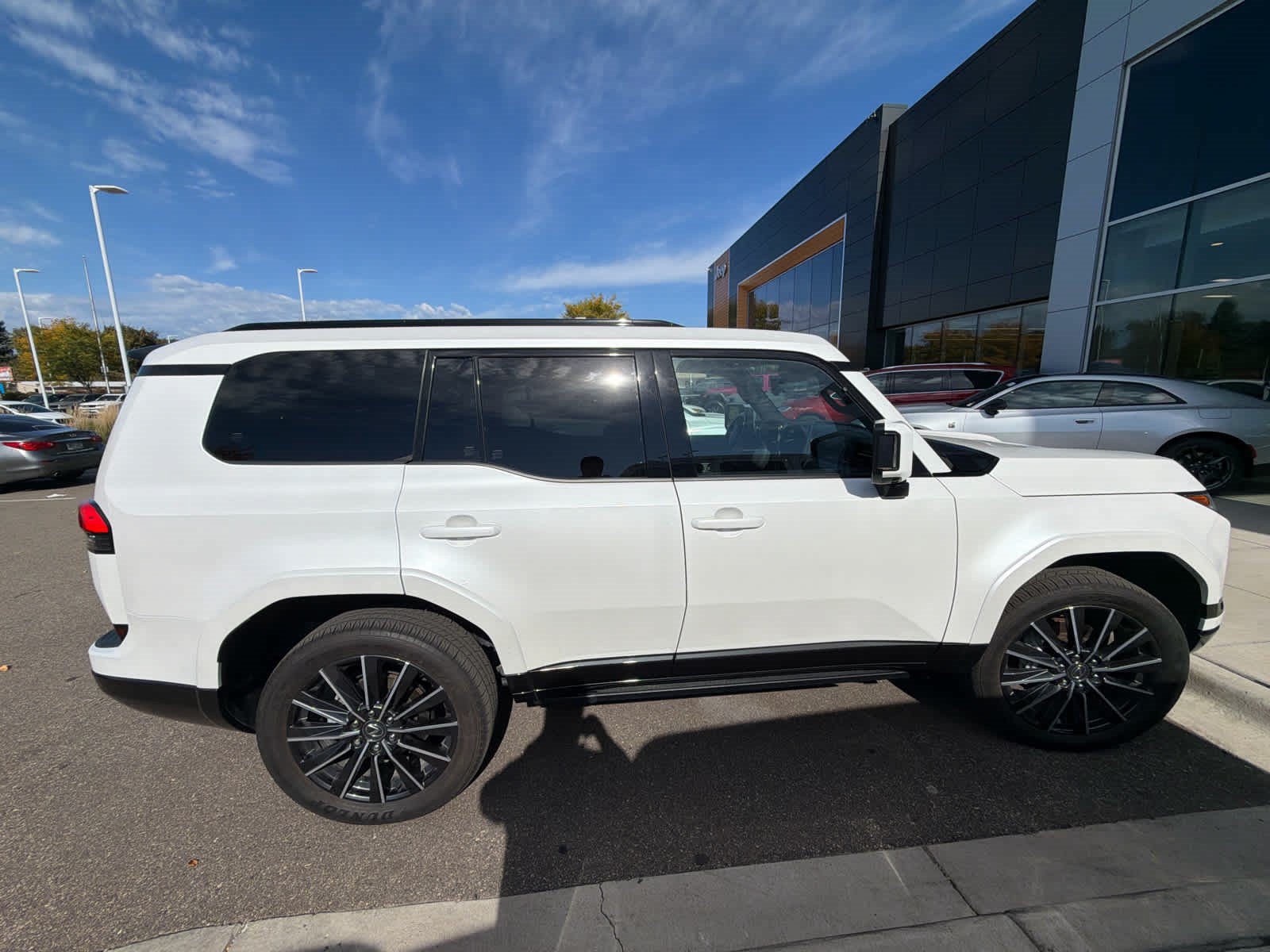 Used 2025 Lexus GX 550 w/ Accessory Package (2T) AWD/4WD image 3