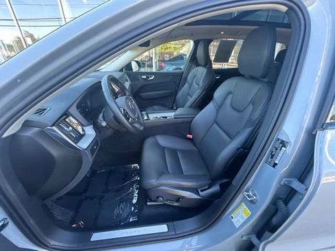 Used 2025 Volvo XC60 B5 Plus AWD/4WD image 21