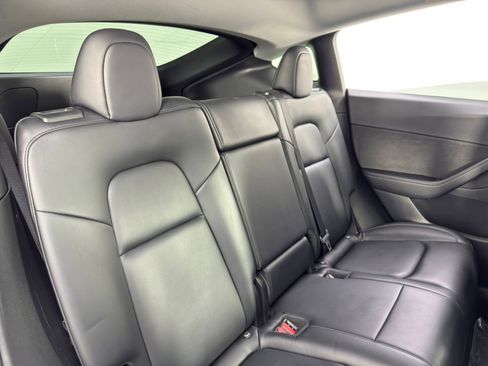 Used 2021 Tesla Model Y Long Range image 40
