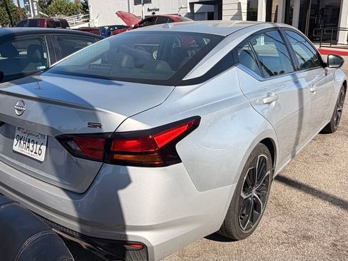 Used 2024 Nissan Altima 2.5 SR FWD image 3