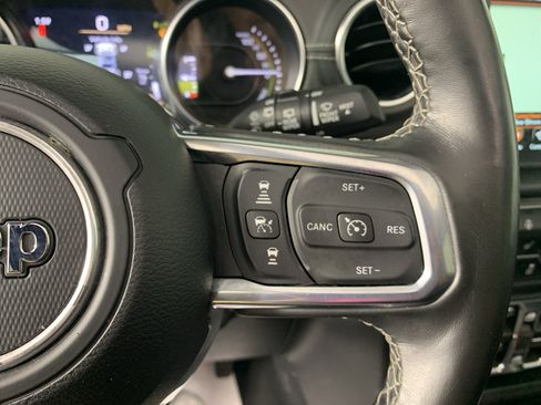 Used 2022 Jeep Wrangler Unlimited Sahara w/ Cold Weather Group AWD/4WD image 19