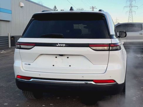 Used 2022 Jeep Grand Cherokee Limited 4xe image 3