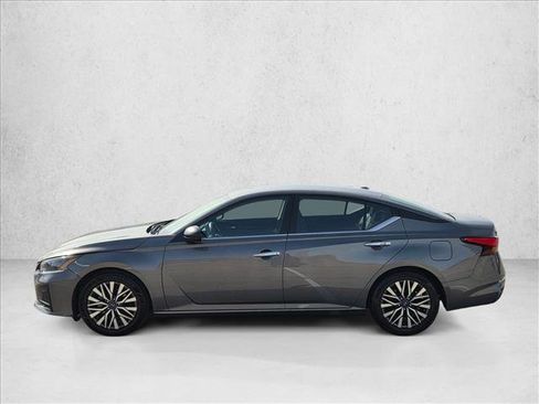 Used 2024 Nissan Altima 2.5 SV image 9