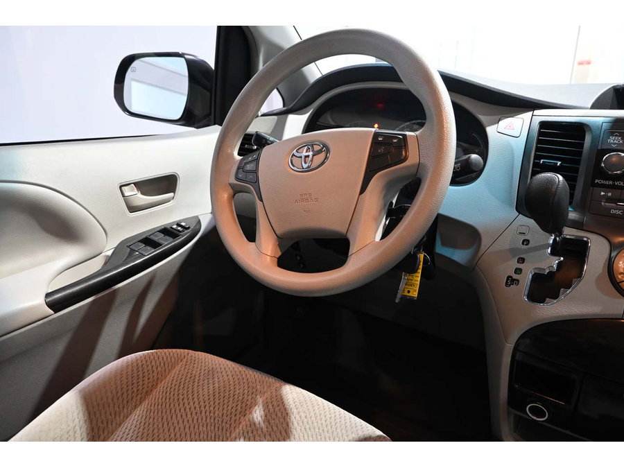 Used 2013 Toyota Sienna LE FWD image 24