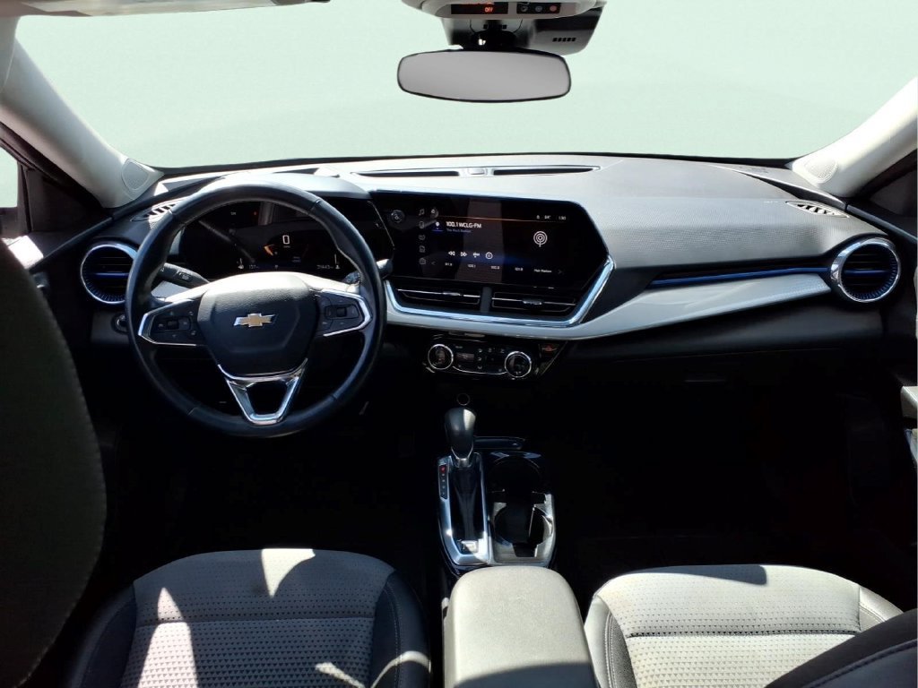 Used 2024 Chevrolet Trax LT w/ Driver Confidence Package FWD image 16