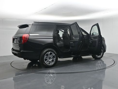 Used 2025 Ford Expedition Active RWD image 5