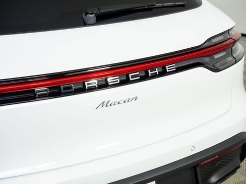 New 2026 Porsche Macan image 37