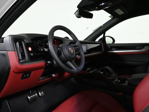 Used 2026 Porsche Cayenne S AWD/4WD image 4