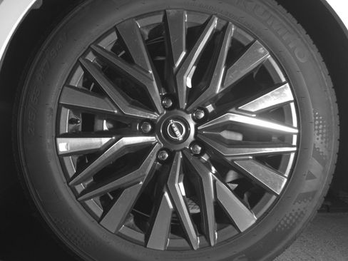 Used 2025 Nissan Altima 2.5 SV FWD image 15