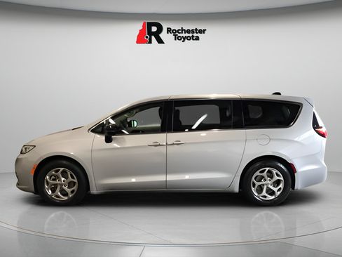 Used 2024 Chrysler Pacifica Limited FWD image 6