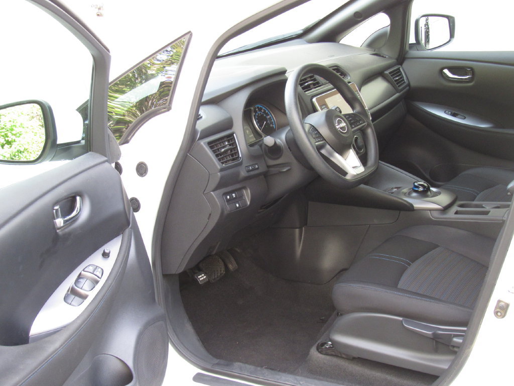Used 2025 Nissan Leaf S FWD image 9