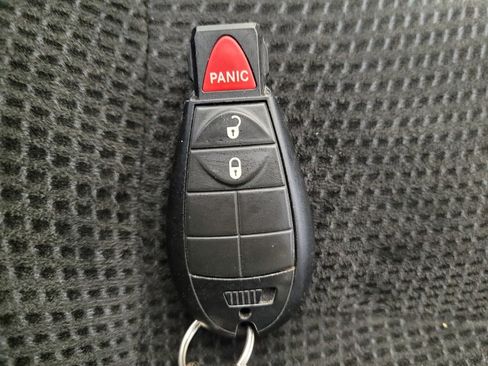 Used 2019 Dodge Grand Caravan SE image 32