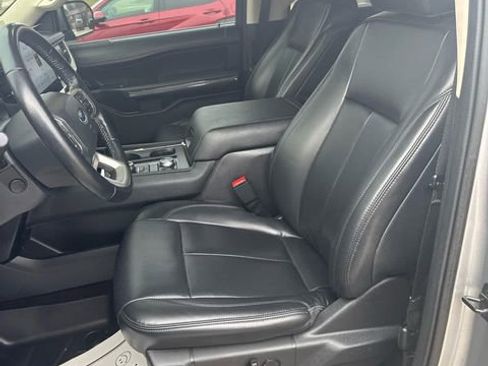 Used 2023 Ford Expedition XLT image 23