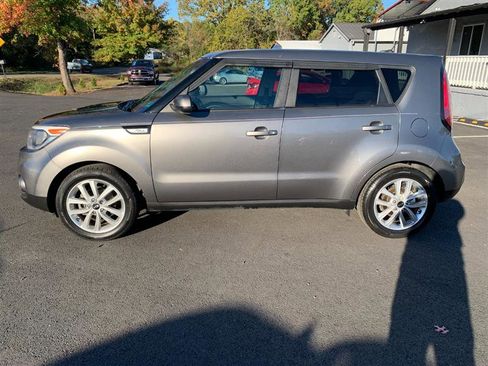 Used 2018 Kia Soul + w/ Audio Package image 10
