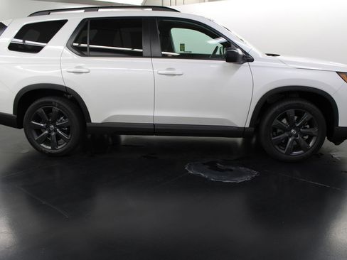 New 2025 Honda Pilot Sport image 8