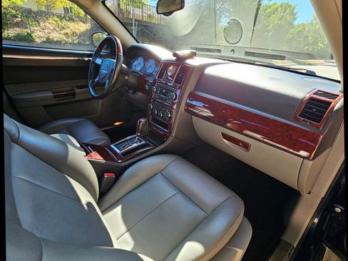 Used 2005 Chrysler 300 Touring image 29