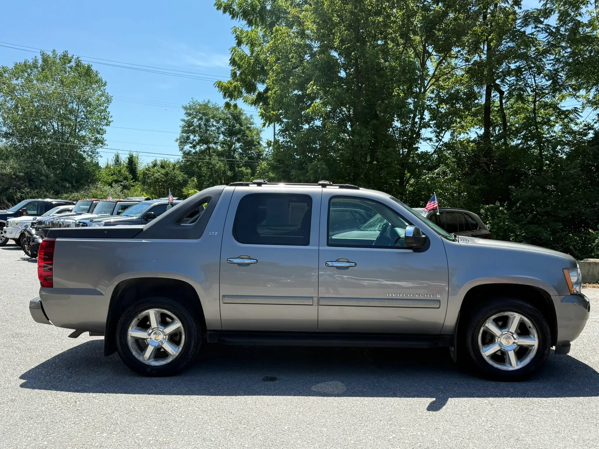 Used 2008 Chevrolet Avalanche LTZ w/ LTZ Preferred Equipment Group AWD/4WD image 4
