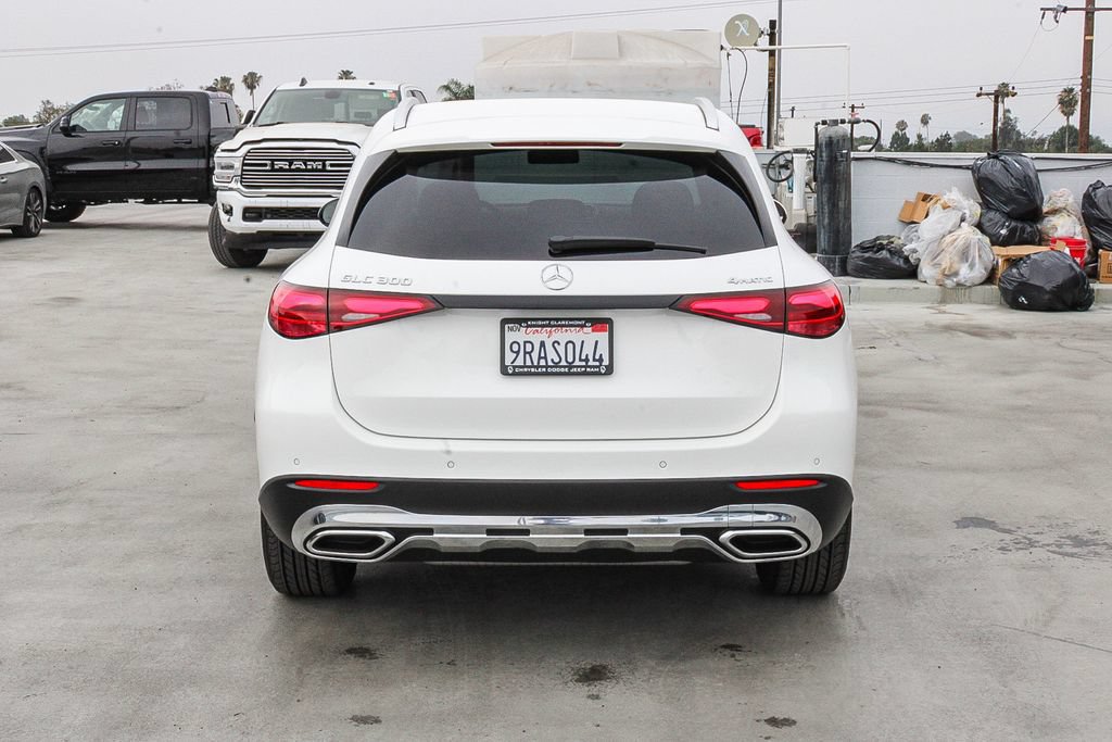 Used 2025 Mercedes-Benz GLC 300 4MATIC image 8