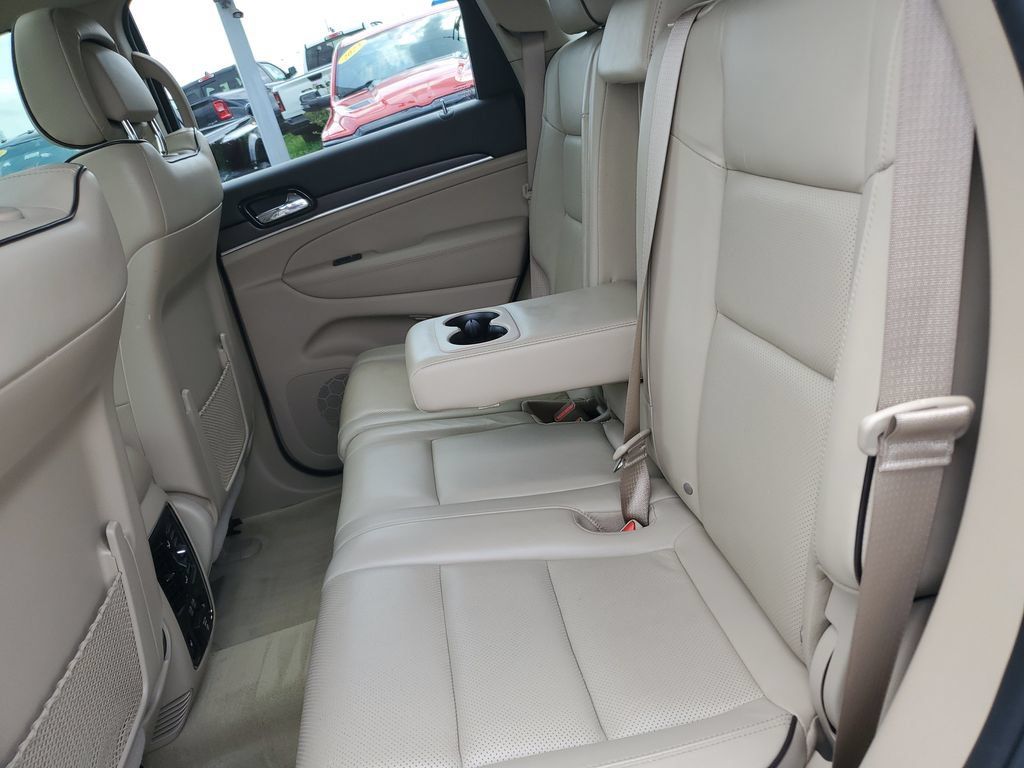 Used 2020 Jeep Grand Cherokee Overland AWD/4WD image 12
