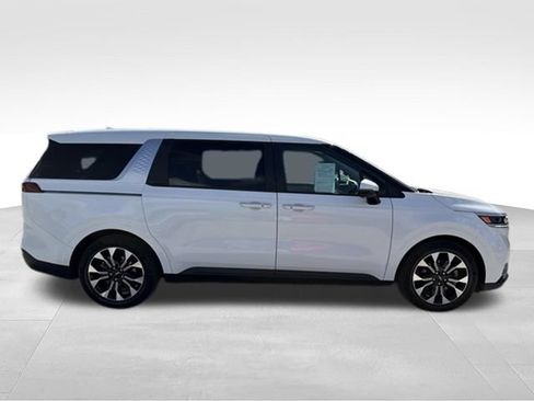 Used 2024 Kia Carnival EX FWD image 13