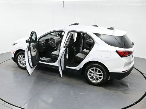 Used 2023 Chevrolet Equinox LS w/ LS Convenience Package image 41