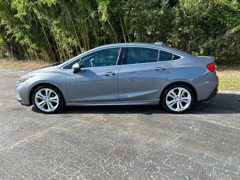 Used 2018 Chevrolet Cruze Premier w/ RS Package image 10