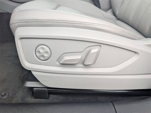 Used 2022 Audi Q5 2.0T Premium w/ Convenience Package image 14