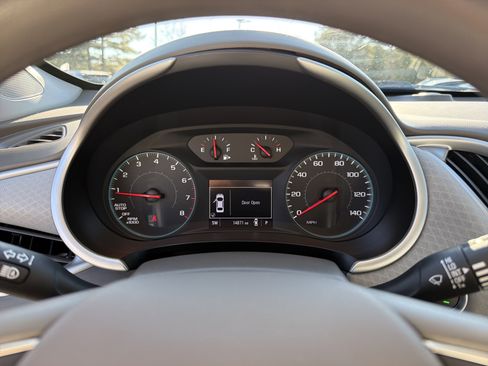 Used 2025 Chevrolet Malibu LT image 12