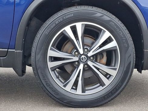 Used 2019 Nissan Rogue SV w/ Sun & Sound Touring Package AWD/4WD image 8