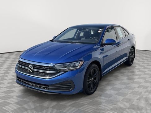 Used 2024 Volkswagen Jetta SE w/ Panoramic Sunroof Package FWD image 4