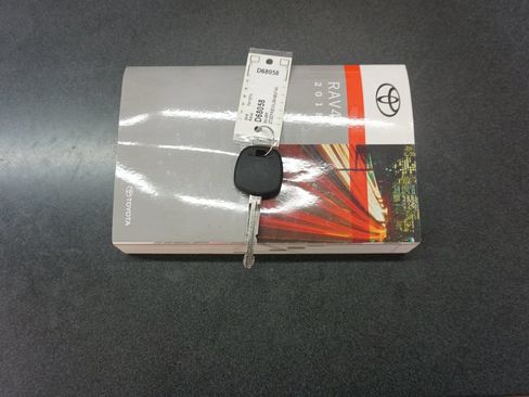 Used 2018 Toyota RAV4 LE FWD image 22