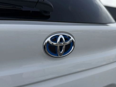 Used 2024 Toyota Sienna LE image 40